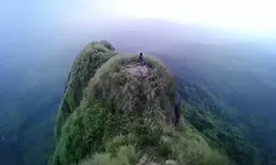 Misteri Gunung Batu Sukamakmur terus menjadi tantangan bagi para pendaki.