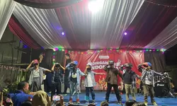 Pentas seni anak meriahkan HUT RI 78 tahun, di Rw 05 Desa Cicadas.
