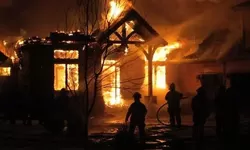 Kebakaran di Desa Tlajung Udik, menewaskan 1 Penghuni Rumah. 