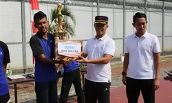 Karutan Depok Tutup Kegiatan Porsenap HUT RI ke 78, dengan Bagikan Hadiah Kepada Para Juara.