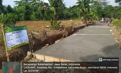 Samisade Desa Sukaharja, terus tingkatkan pembangunan infrastruktur Betonisasi Jalan.