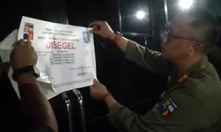 Satpol PP Kota Bogor, Segel Cafe Penjual Minol di Jalan Pangrango.