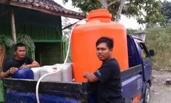 Dampak kemarau, Warga Jonggol sulit mendapatkan Air.