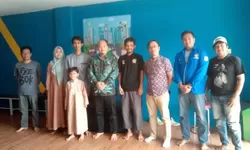 Burhanudin Apresiasi atas Konsisten Karang Taruna, dalam kegiatan Khitanan Gratis di Desa Cileungsi.