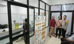 Polsek Gunung Putri Selidiki Penyebab Balita Berusia 3 Bulan, yang Disiram Air Panas yang di Duga Oleh Ibu Kandungnya.