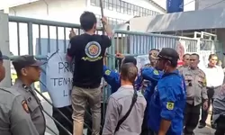 Kades Raka Siwi : Demo yang dilakukan karang taruna tadi adalah bentuk perjuangan aspirasi masyarakat.