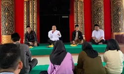 Subhanallah, Ketua BPD Desa Nagrak tutup usia saat menyantuni anak yatim.