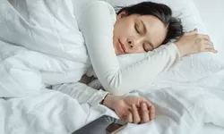 Hindari Insomnia: Makanan yang Dilarang Sebelum Tidur