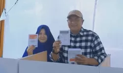 Ketua DPRD Kabupaten Bogor Rudy Susmanto Kepada Petugas KPPS yang Telah Mengawal Pemilu 2024