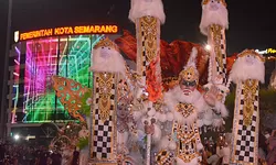 Foto Kemeriahan Semarang Night Carnival 2024