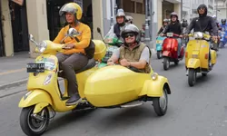 Potret Bobby Nasution Naik Scooter Full Warna Kuning Bareng Anak-Anak Vesva Keliling Ibukota Sumut