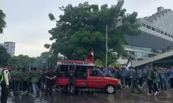 Soroti Polemik Efisiensi Anggaran, Ribuan Mahasiswa Gelar Aksi Demo 'Indonesia Gelap'