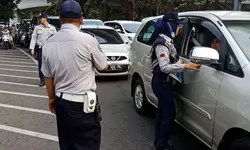 Insiden Kontroversial,Pengendara Avanza di Jakarta Rekam dan Terlibat  dengan Petugas Dishub