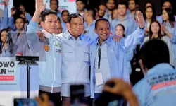 Prabowo Imbau Relawan Tak Segera Pulang dari TPS, Ambil Foto dan Video
