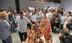 Malam Mingguan, Prabowo Subianto dan Gibran Rakabuming Raka Kunjungi Festival Negeri Elok Karya Didit