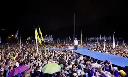 Prabowo Subianto Kenang Ibunda di Kampung Halaman Langowan, Nyanyikan Lagu ‘Sio Mama’