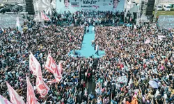 Kali Kedua Bertandang ke Sumatra Utara, Prabowo Subianto Disambut Meriah Belasan Ribu Warga di Deli Serdang