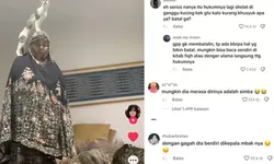 Viral! Kucing Berdiri di Atas Kepala Seorang Ibu-ibu yang Sedang Sholat, Warganet Langsung Banjiri Komentar