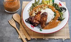 Kamu Anak Kost? Ini Rekomendasi Menu Sederhana Resep Pecel Madiun dengan Lauk Ayam Mudah Banget
