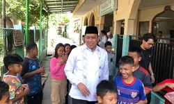 Silaturahmi Jum'at Keliling, Warga Antusias Sambut Kedatangan Calon Wali Kota Bekasi Tri Adhianto