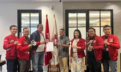 Terima Surat Tugas, PSI Resmi Dukung Tri Adhianto Maju Jadi Calon Wali Kota Bekasi