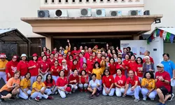 Sapa Warga Galaxy, Puluhan Lansia Antusias Ikut Senam Bareng Tri Adhianto