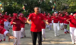 Ikut Pekan Sehat di Taman Bumi Makmur, Tri Adhianto Sampaikan Tips Menjaga Kesehatan untuk Warga