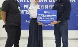 AQUA Berikan Tabungan Beasiswa untuk Putra dan Putri Mitra UMKM AQUA Wilayah Bogor dan Sukabumi