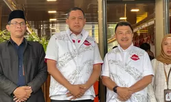 Jelang Pilkada Kota Bekasi, Tri Adhianto dan Harris Bobihoe Jalani Pemeriksaan Kesehatan di RS Gatot Subroto