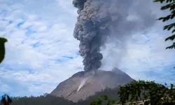 Panik dan Duka: Gunung Lewotobi Meletus, Enam Warga Tewas Tertimbun