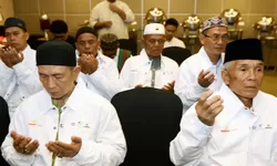 AQUA dan DMI Apresiasi Khadimatul Masjid dengan Program Umrah