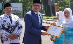 Pemkab Bogor Beri Penghargaan ke Guru Prestasi Saat Momentum HGN