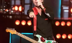 Billie Joe Tunjukkan Aksi Bela Palestina Lewat Konser Green Day Pada Hari Pertama Festival Corona Capital 2024