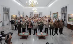 Upaya Wujudkan Indonesia Emas 2045, Pemkot Bandung Terima DIPA Petikan dan Alokasi TKD 2025 di Gedung Pakuan