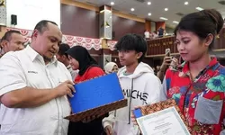 Apresiasi! Pemerintah Kota Bogor Lunasi Ijazah 235 Siswa untuk Bantu Keluarga Kurang Mampu