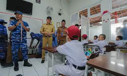 Pj Wali Kota Bandung Luncurkan Program Distribusi Makan Siang Sehat Bergizi