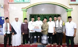 Wakil Bupati Bogor Gelar Tarawih Keliling di Cigudeg, Salurkan Bantuan untuk Renovasi Masjid
