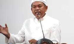 Jawab Kritikan Denny Cagur Soal Pogram Kirim Anak ke Barak Militer, Gubernur Jawa Barat Dedi Mulyadi: Harusnya yang Dikritik Pemimpin yang Diam