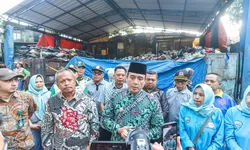 Kerap Dijuluki SMP Sampah, Wakil Wali Kota Bandung Pastikan TPS Dekat SMPN 64 Bersih Senin