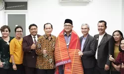 Hadiri Pertemuan Jemaat Gereja HKBP, Wali Kota Bandung Tegaskan Pentingnya Kesetaraan dan Keberagaman