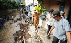 Bencana Longsor Putus Akses Warga, Pemkot Bandung Prioritaskan Perbaikan Kirmir Sungai Cicaheum