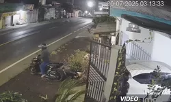 Terekam CCTV, Aksi Pencurian Motor di Lumajang Viral: Pelaku Bobol Pagar dan Tutup Kembali Sebelum Kabur