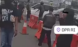 Unjuk Rasa Depan DPR Berujung Massa Duduki Tol, Arus Kendaraan Terganggu