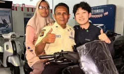 Willie Salim Gantikan Motor Satpam DPRD Cirebon yang Ludes Saat Kerusuhan