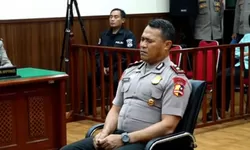 Kompol Cosmas Menangis Usai Dipecat Tak Hormat Imbas Kasus Rantis Lindas Driver Ojol