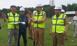 Dedie Rachim Tinjau Revitalisasi Stadion Pajajaran Bogor, Tekankan Pengawasan Ketat di Lapangan