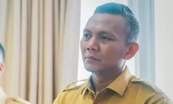 Melayat ke Rumah Remaja yang Tewas Tenggelam di Sungai Cisadane Jenal Mutaqin Minta Orang Tua dan Sekolah Mulai Serius Awasi Anak Anaknya