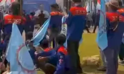 Ribuan Buruh Padati Gedung DPR, Polisi Alihkan Arus Kendaraan di Gatot Subroto