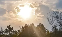 Langit Cerah Tapi Gerah? BMKG Jelaskan Fenomena Cuaca Panas di Indonesia