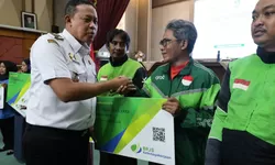 Lindungi Pekerja Rentan, Wali Kota Bekasi Tri Adhianto Luncurkan Program SIGAP